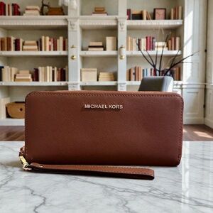 Michael Kors Jet Set Travel Continental Wallet – Luggage Saffiano Leather